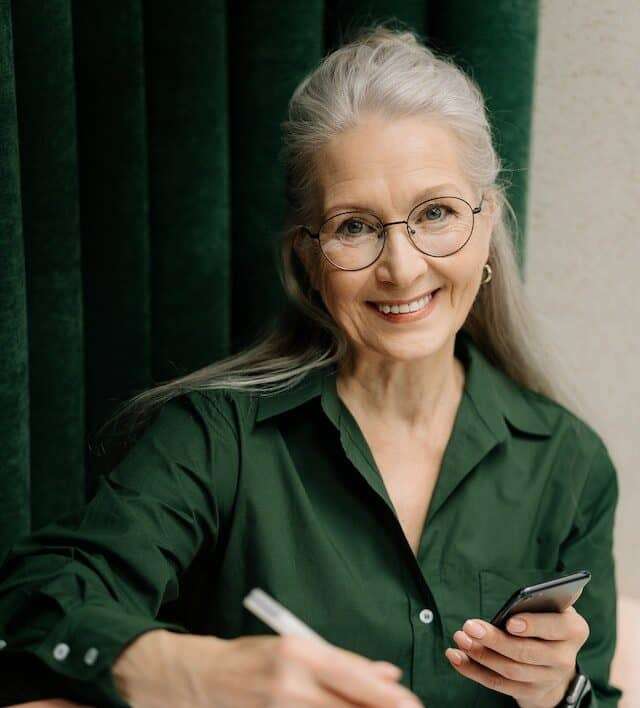 3 Things to Know When Considering Transitioning from Dentures to Dental Implants