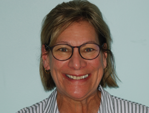 Patient seeking a complete smile makeover to compensate for her misaligned jaw